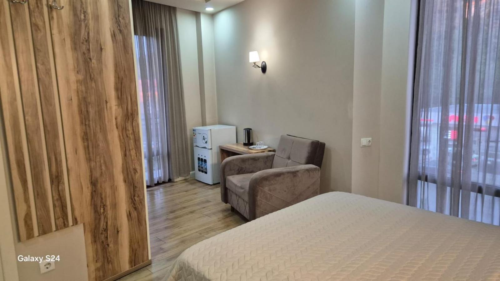 Hotel Sunny Batoumi Extérieur photo